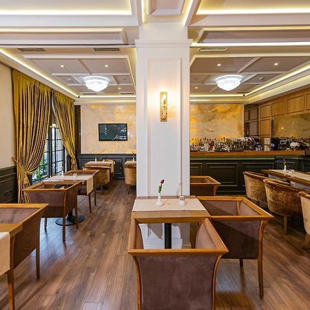 Eler Hotel Тирана Екстериор снимка