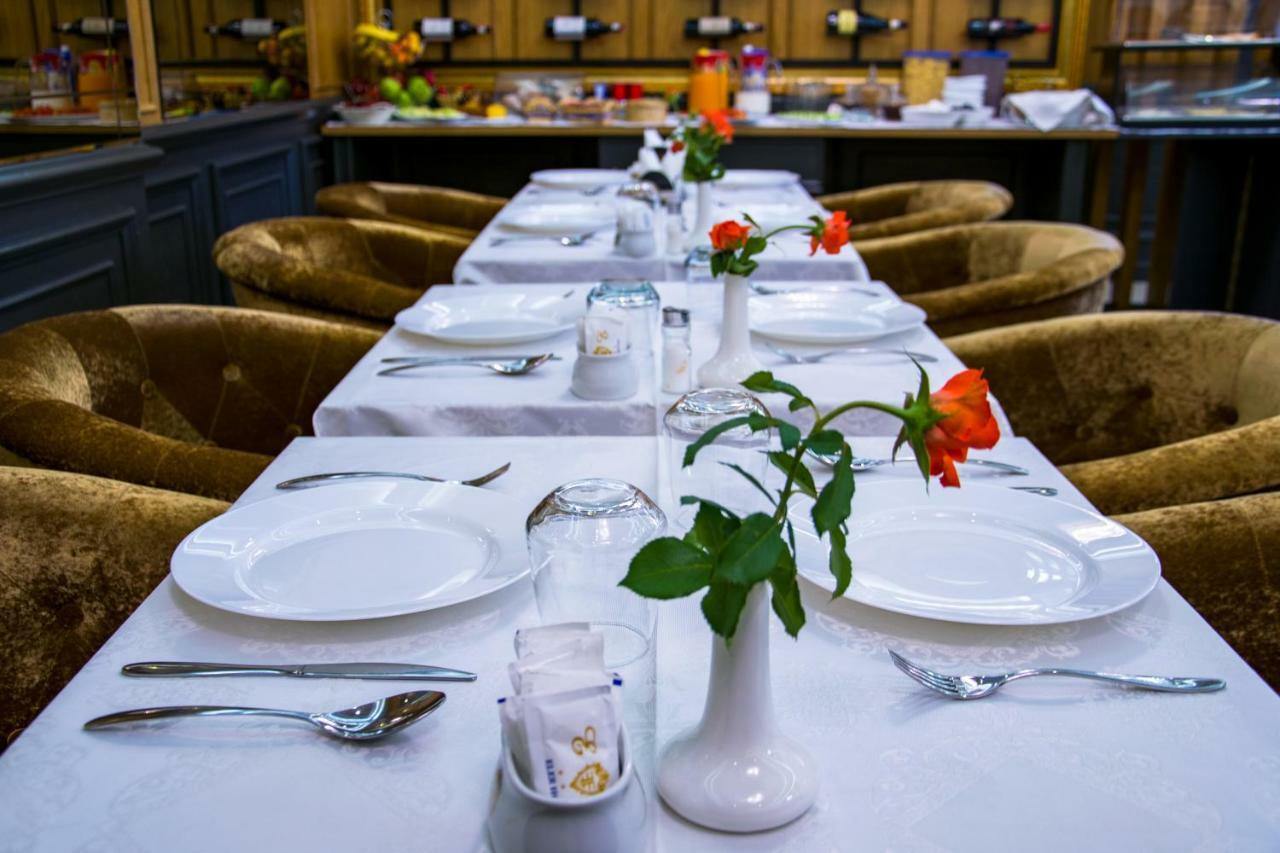 Eler Hotel Тирана Екстериор снимка